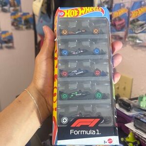 Hot Wheels Formula 1 Racing Car Set - Multicolor